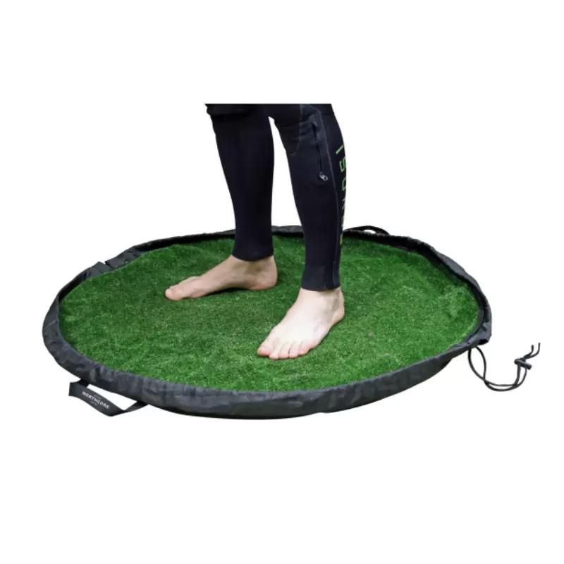 NORTHCORE Tapis De Change Gazon Synthétique 11 NORTHCORE Tapis De Change Gazon Synthétique – Image 9